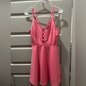 Size M and the brand is Speechless